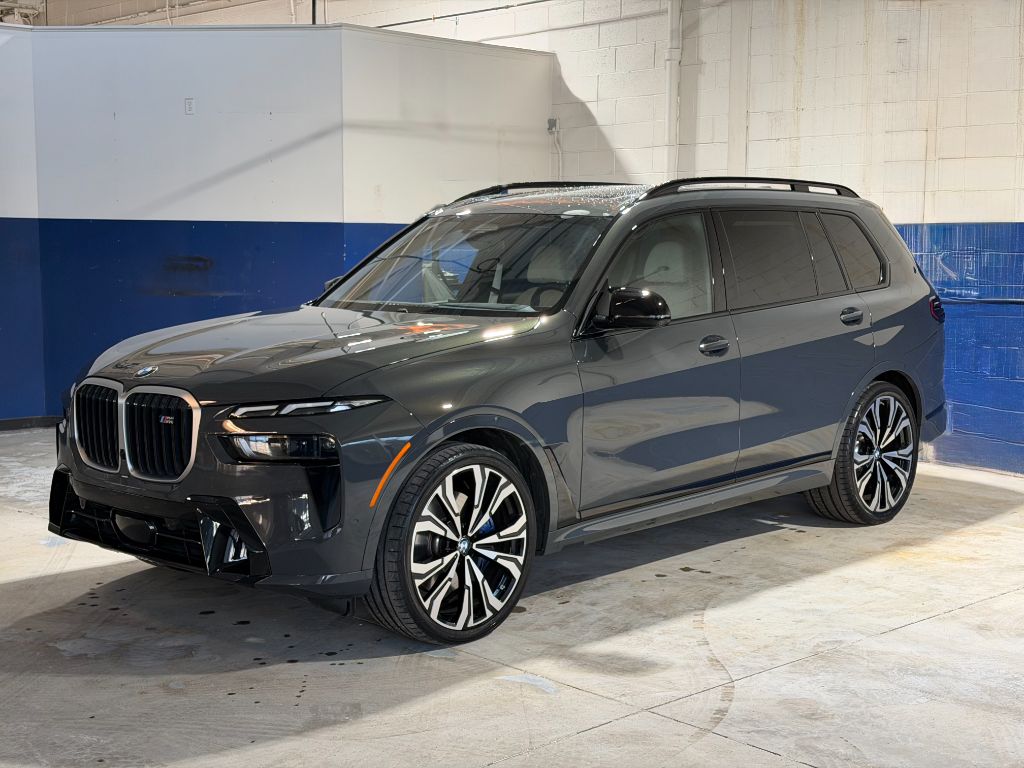 2025 BMW X7 M60i's photo
