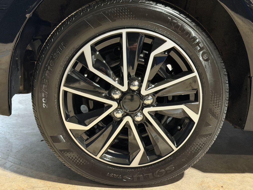2023 Toyota Corolla LE - Photo 14