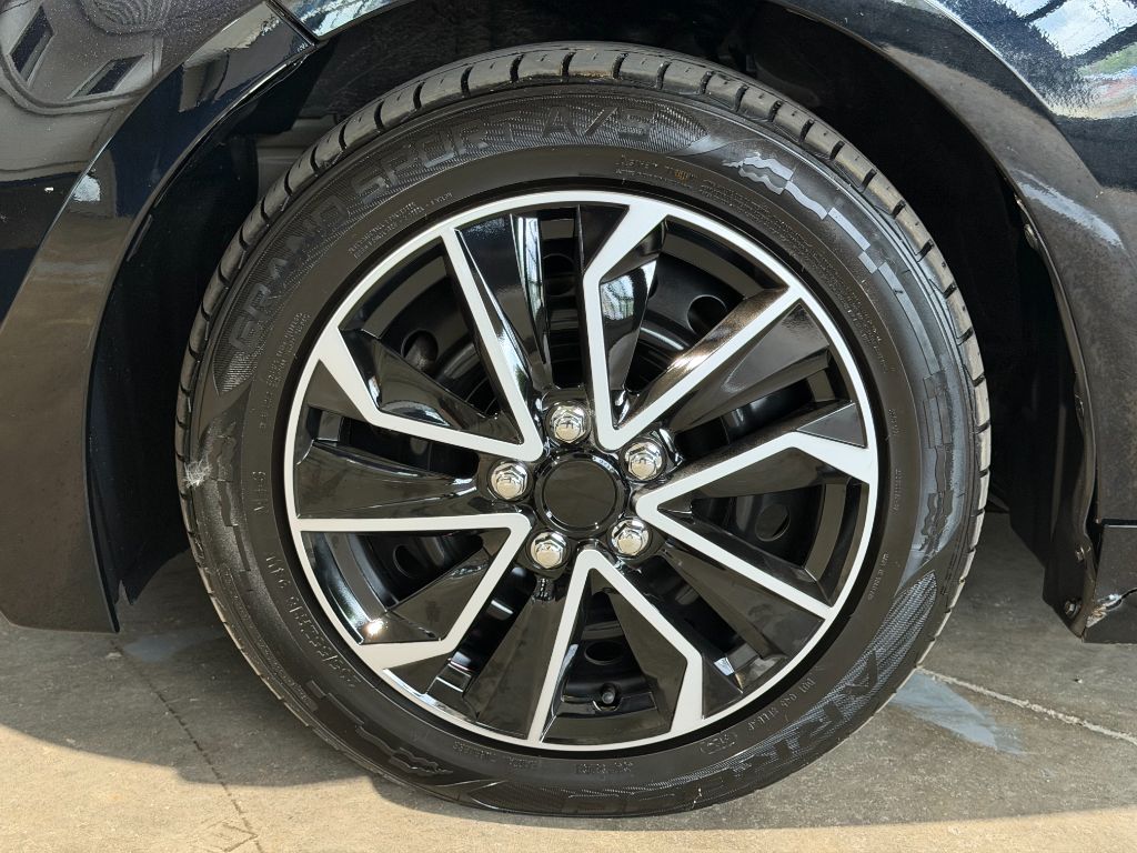 2023 Toyota Corolla LE - Photo 10